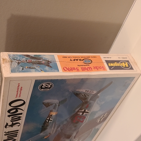 Hasegawa- Focke Wulf Fw190 German Fighter - Picture 2 of 14